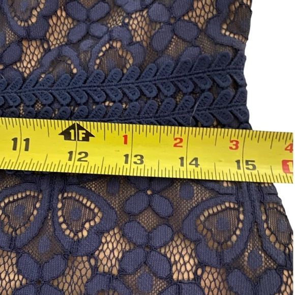 Chelsea28 Navy Mock Neck Lace Sheath Dress Sleeveless Sz M Nude Underlay - Picture 11 of 14